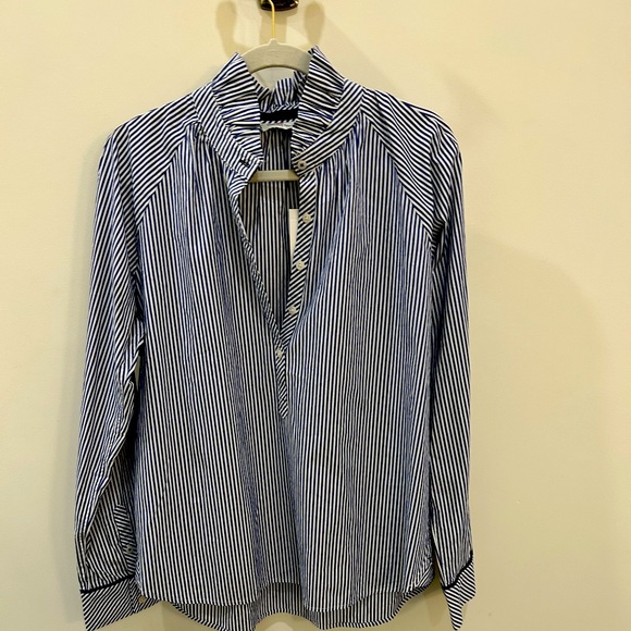 Vineyard Vines Tops - NWT Vineyard Vines popover ruffle shirt. Size 16.